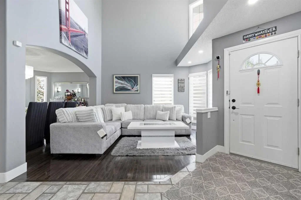 135 Millview Gardens SW, Calgary — photo 5 of 44