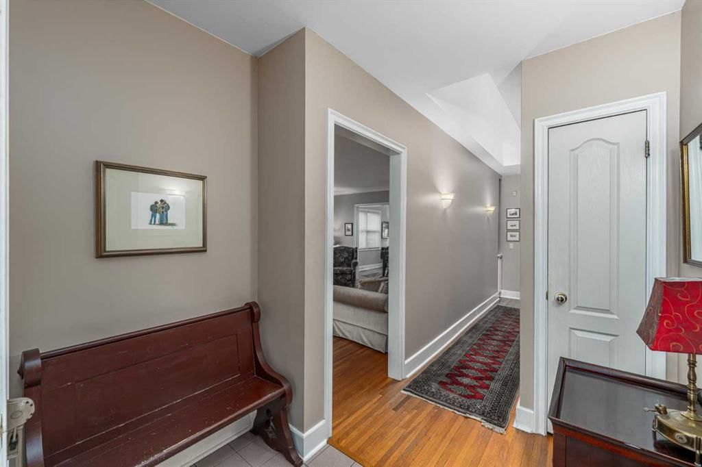 525 Alexander Crescent NW, Calgary — photo 4 of 47