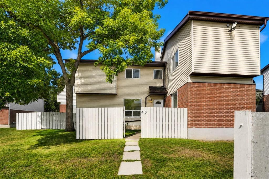 40, 32 Whitnel Court NE, Calgary — main listing photo