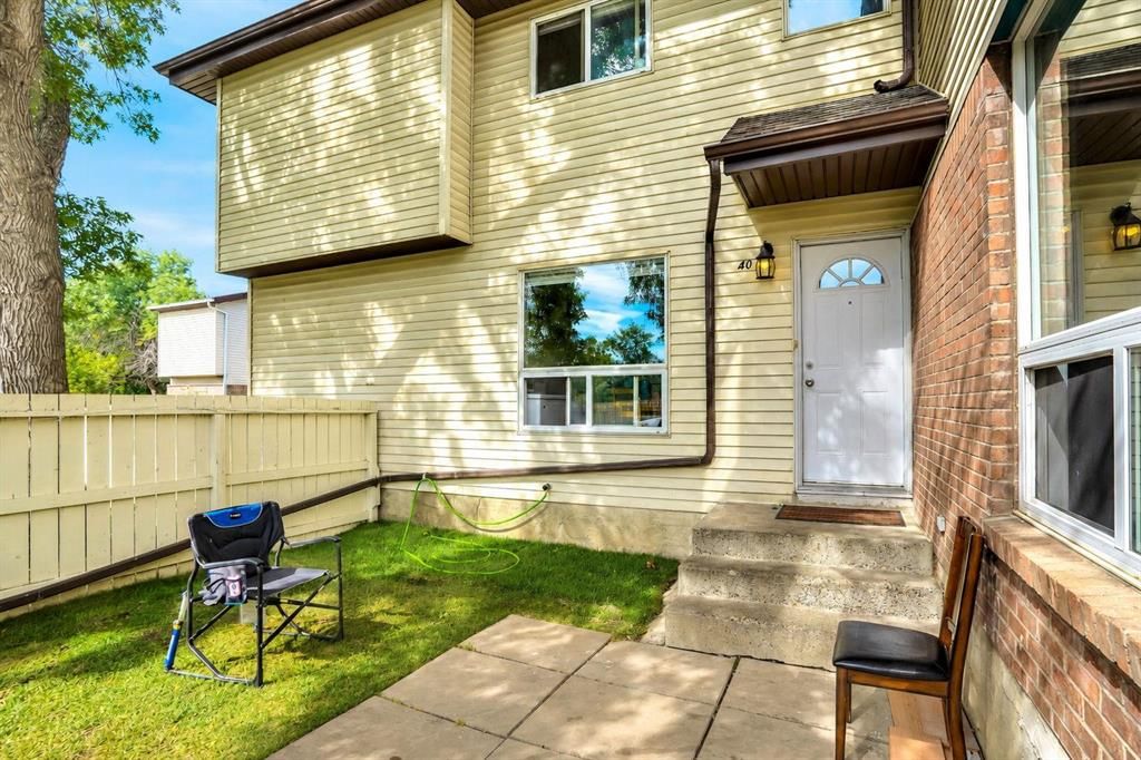 40, 32 Whitnel Court NE, Calgary — photo 2 of 27