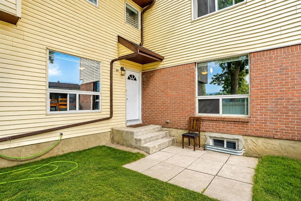 40, 32 Whitnel Court NE, Calgary — photo 3 of 27