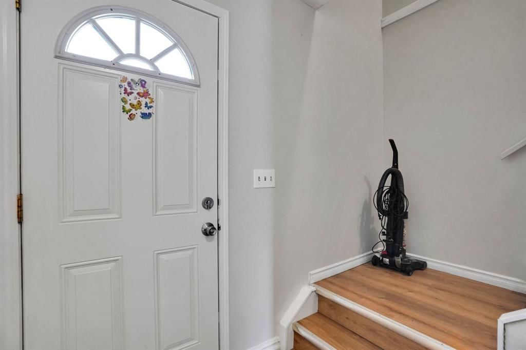 40, 32 Whitnel Court NE, Calgary — photo 4 of 27