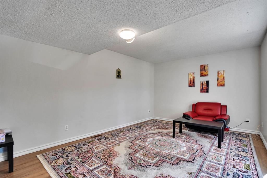 40, 32 Whitnel Court NE, Calgary — photo 5 of 27