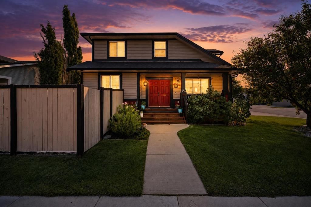 134 Luxstone Road SW, Airdrie — photo 2 of 46