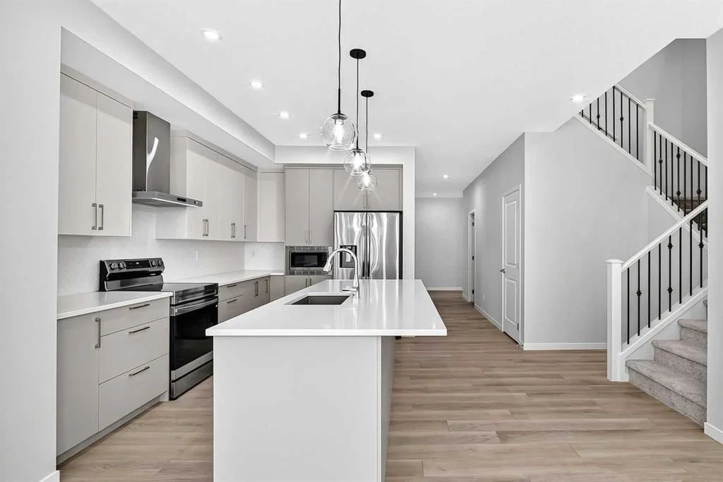 72 Lucas Gardens NW, Calgary — photo 5 of 50