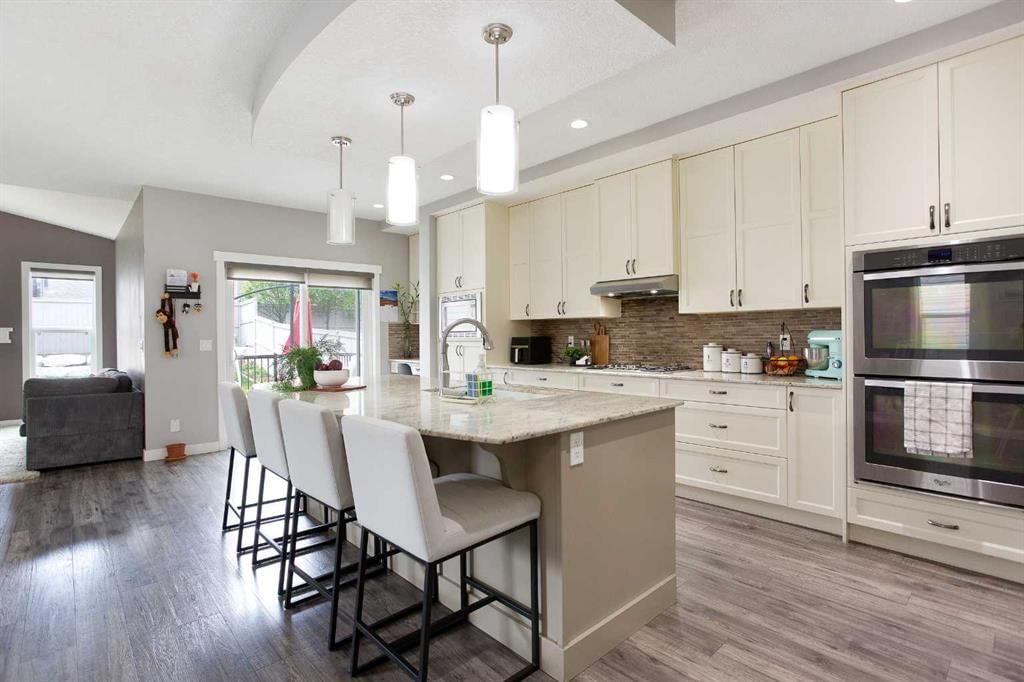 342 Hillcrest Circle SW, Airdrie — photo 3 of 47