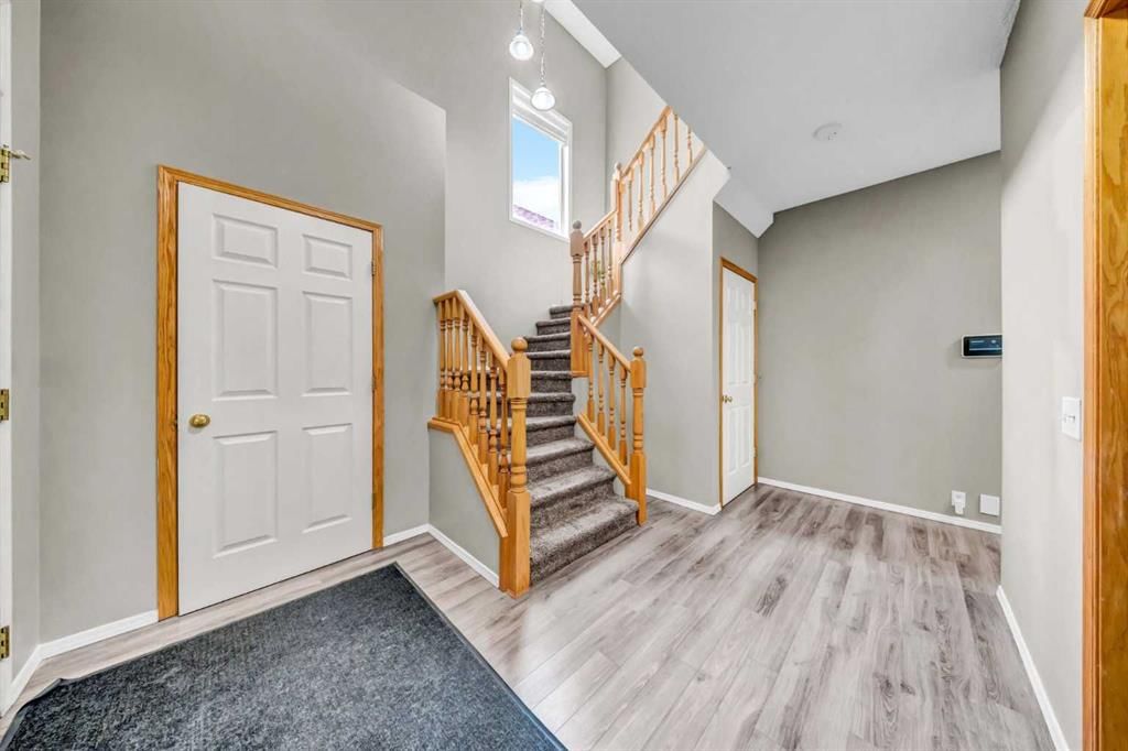 1150 Prestwick Circle SE, Calgary — photo 5 of 49