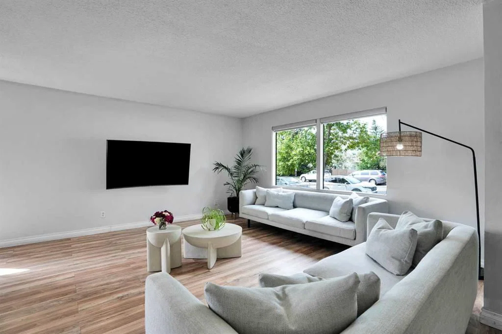 6070 Madigan Drive NE, Calgary — photo 2 of 29
