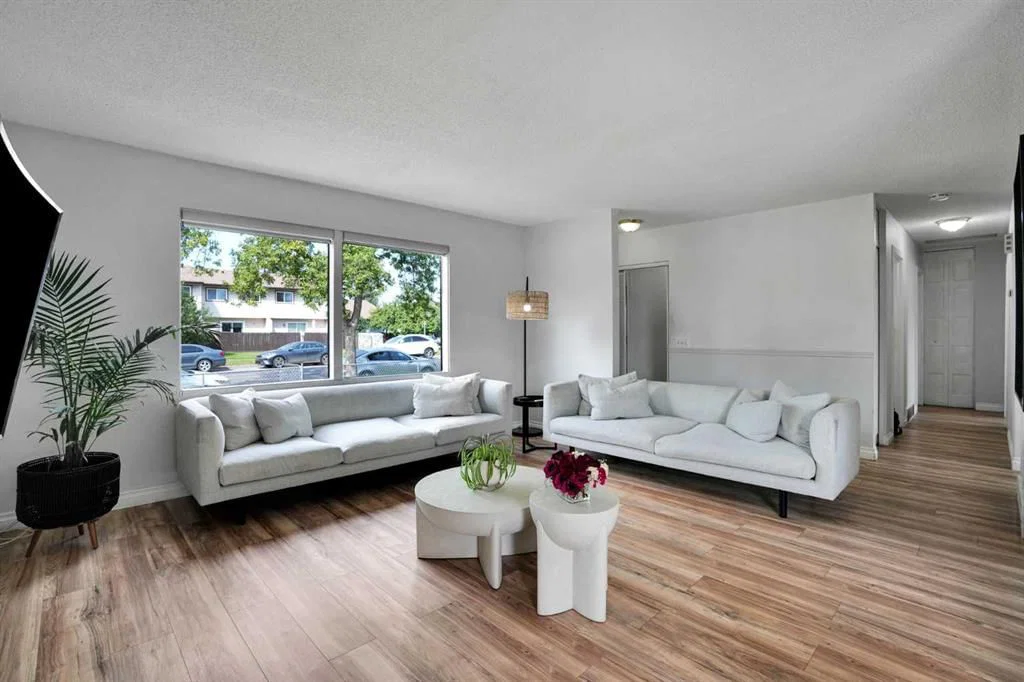 6070 Madigan Drive NE, Calgary — photo 5 of 29