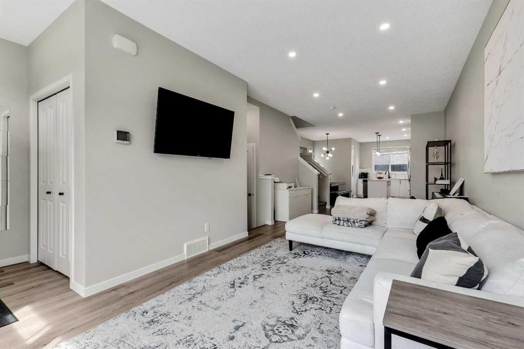 46 Creekstone Path SW, Calgary — photo 3 of 28
