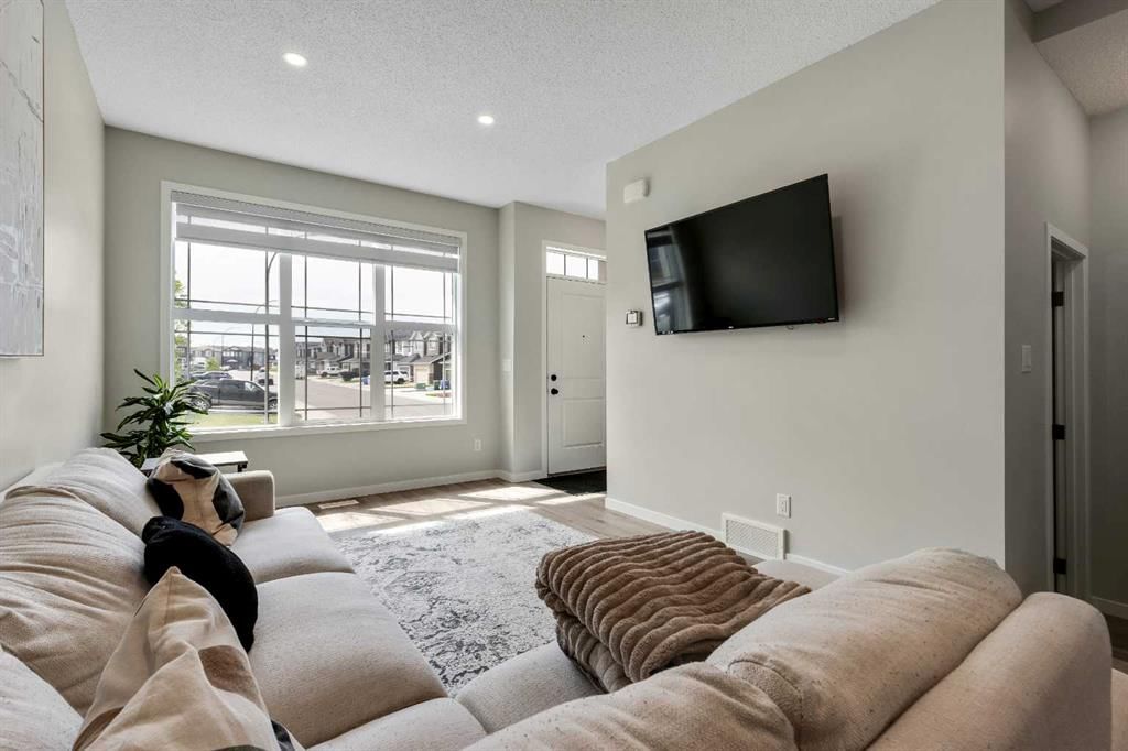 46 Creekstone Path SW, Calgary — photo 5 of 28