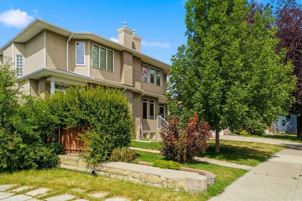 256 43 Avenue NW, Calgary — main listing photo