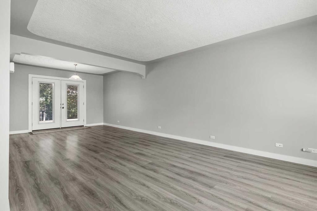 1615 22A Street NW, Calgary — photo 2 of 30
