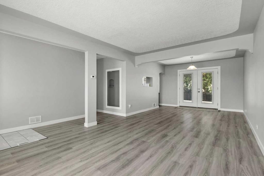 1615 22A Street NW, Calgary — photo 3 of 30