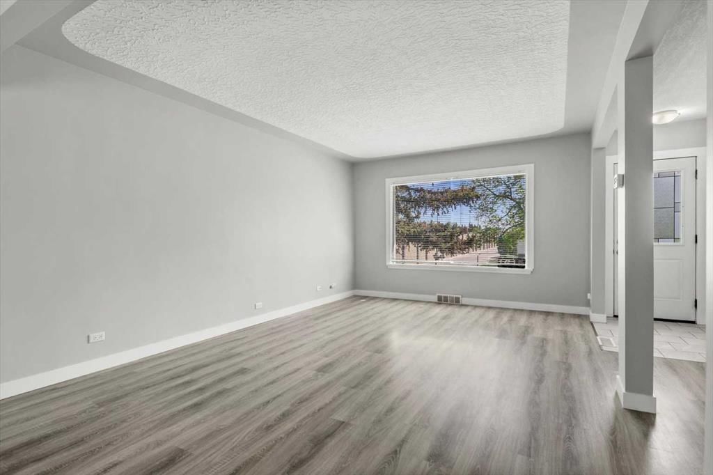 1615 22A Street NW, Calgary — photo 5 of 30