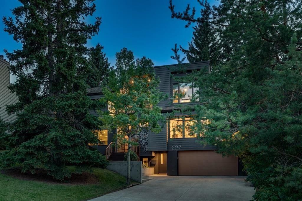 227 Pump Hill Rise SW, Calgary — main listing photo