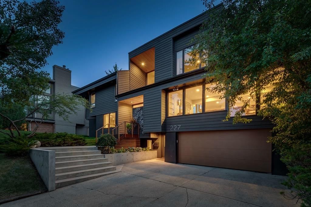227 Pump Hill Rise SW, Calgary — photo 2 of 50