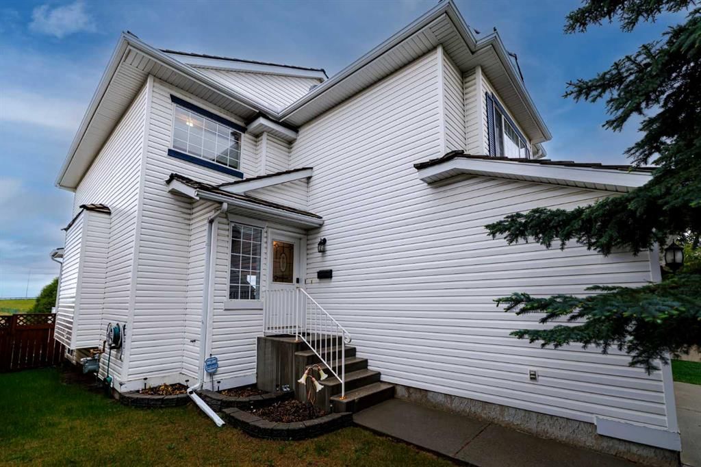 279 Valley Brook Circle NW, Calgary — photo 3 of 49