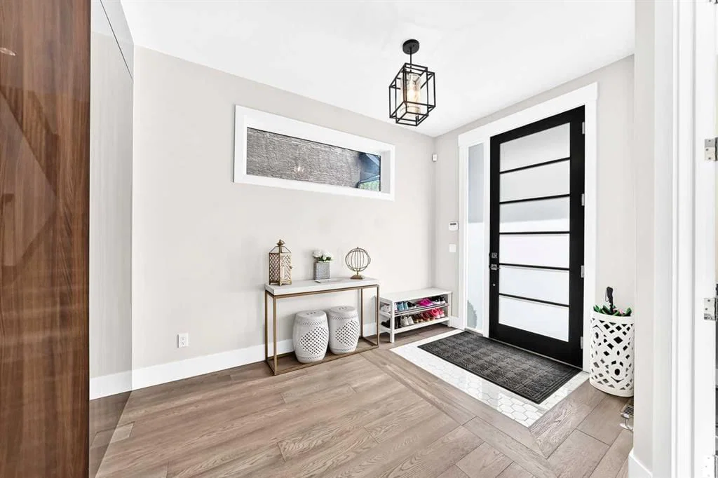 620B 23 Avenue NE, Calgary — photo 3 of 34