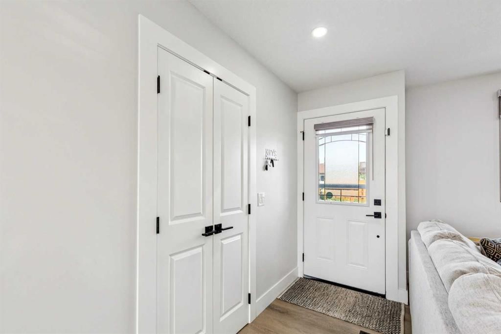 12 Rundleson Way NE, Calgary — photo 3 of 38