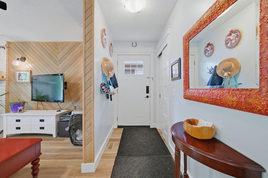 3016 Cedar Ridge Drive SW, Calgary — photo 2 of 33