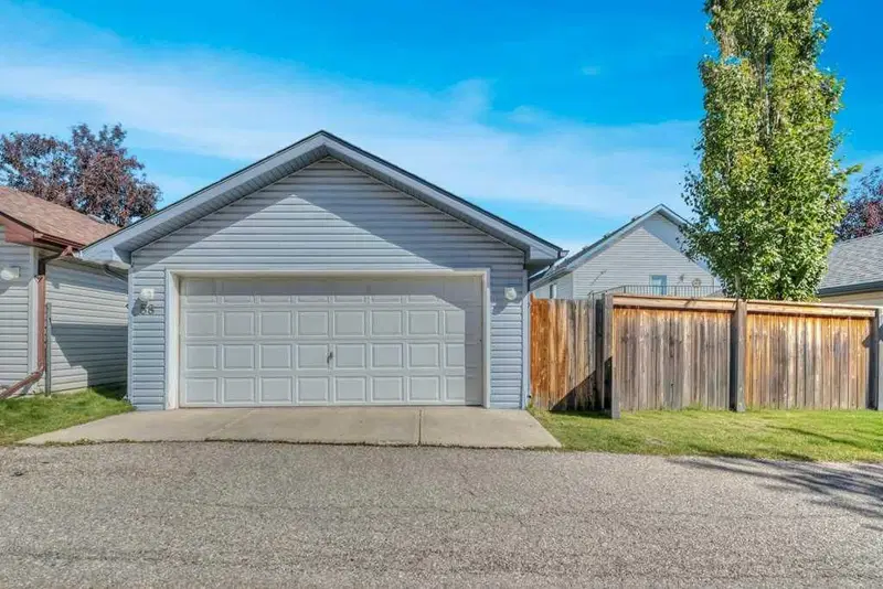58 Rocky Ridge Green, Calgary — photo 2 of 36