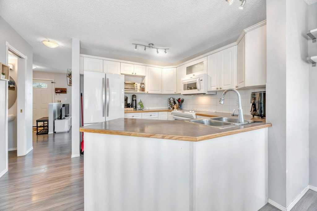 58 Rocky Ridge Green, Calgary — photo 5 of 36