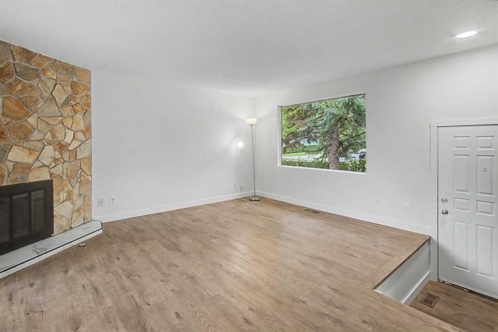 6304 28 Avenue NE, Calgary — photo 2 of 42