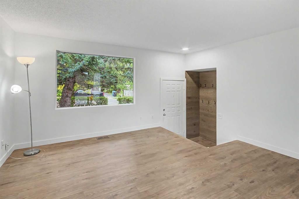 6304 28 Avenue NE, Calgary — photo 3 of 42