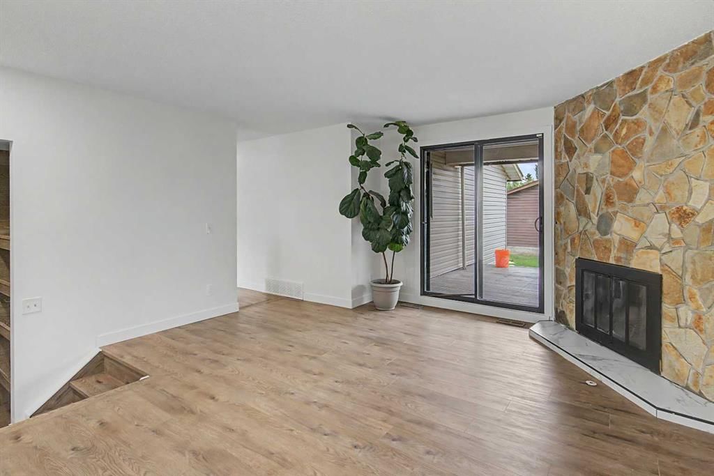 6304 28 Avenue NE, Calgary — photo 4 of 42