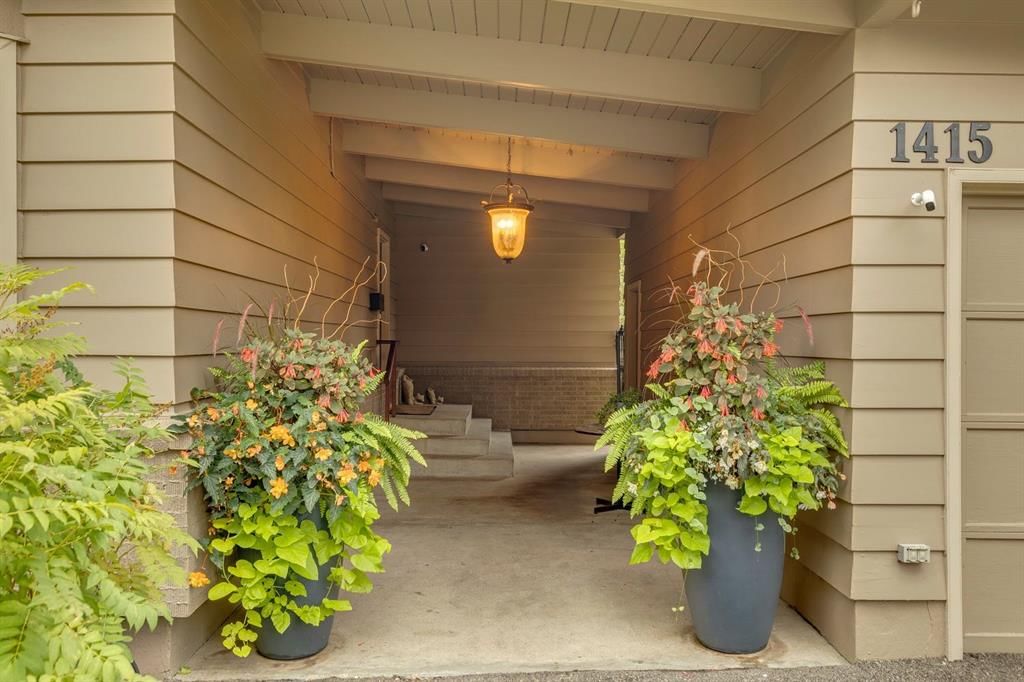 1415 Chardie Place SW, Calgary — photo 3 of 38