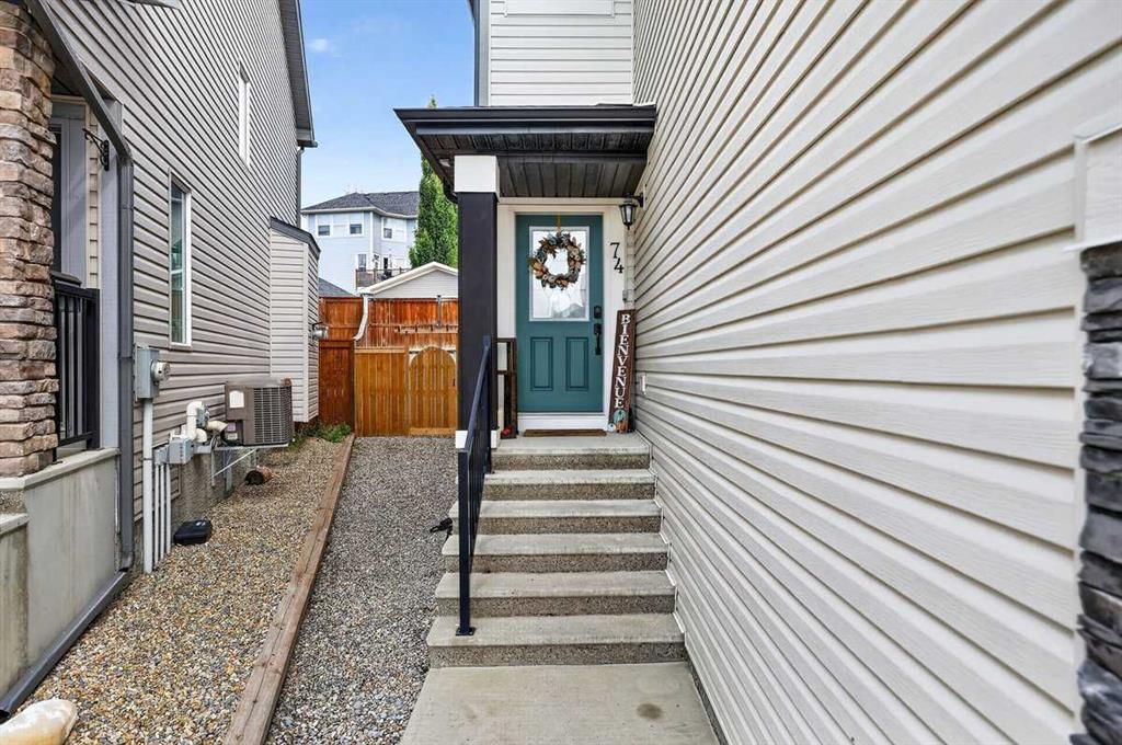 74 Heritage Landing, Cochrane — photo 2 of 41