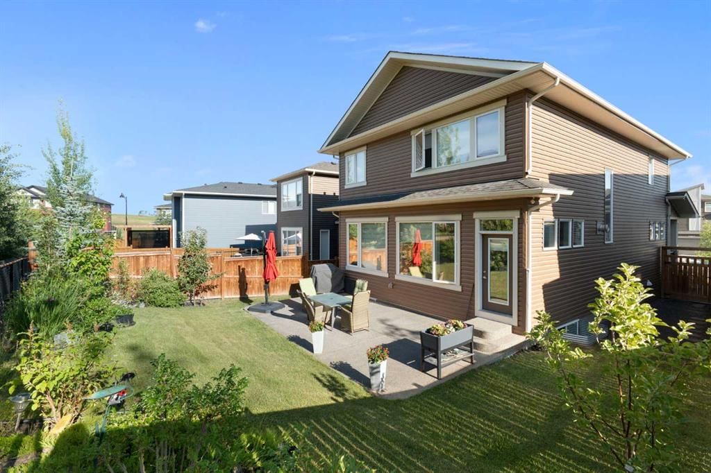 48 Crestbrook Link SW, Calgary — photo 2 of 38