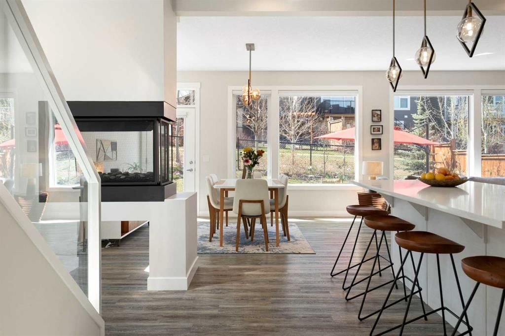 48 Crestbrook Link SW, Calgary — photo 4 of 38