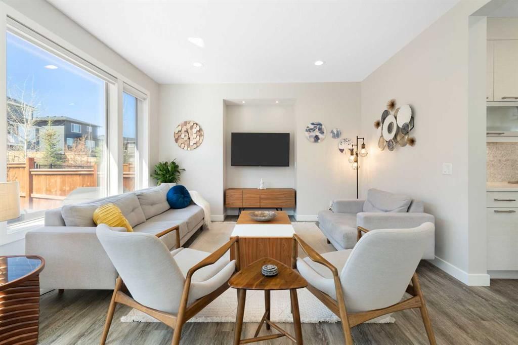 48 Crestbrook Link SW, Calgary — photo 5 of 38