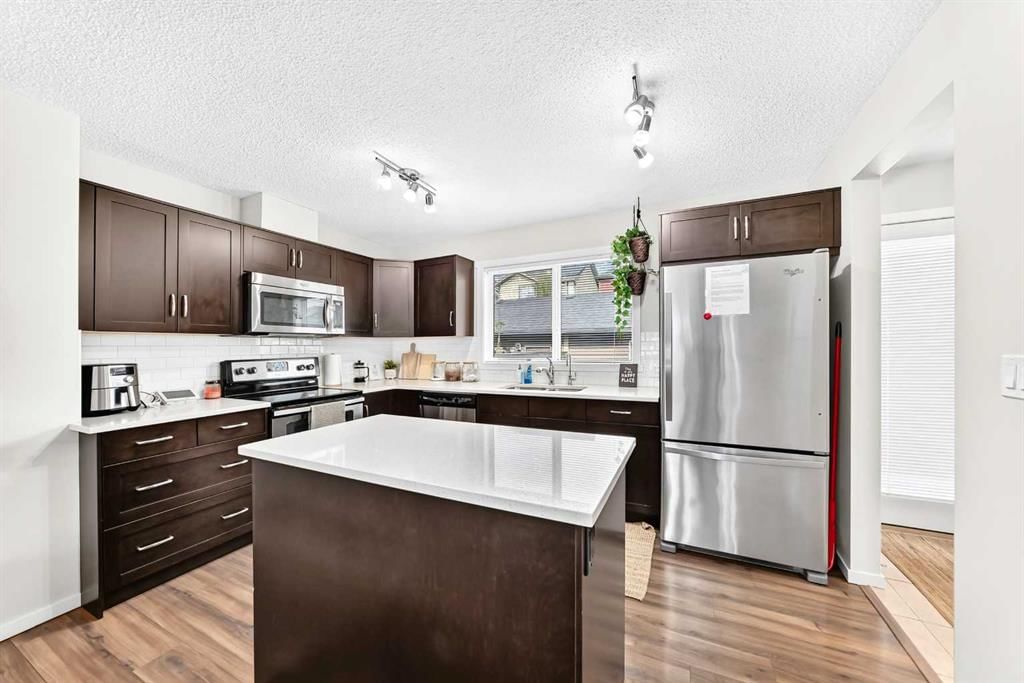 41 Sunvalley Road, Cochrane — photo 5 of 47