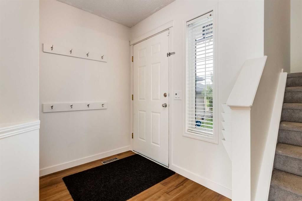 83 Valley Stream Circle NW, Calgary — photo 2 of 34