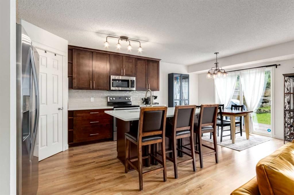 83 Valley Stream Circle NW, Calgary — photo 3 of 34