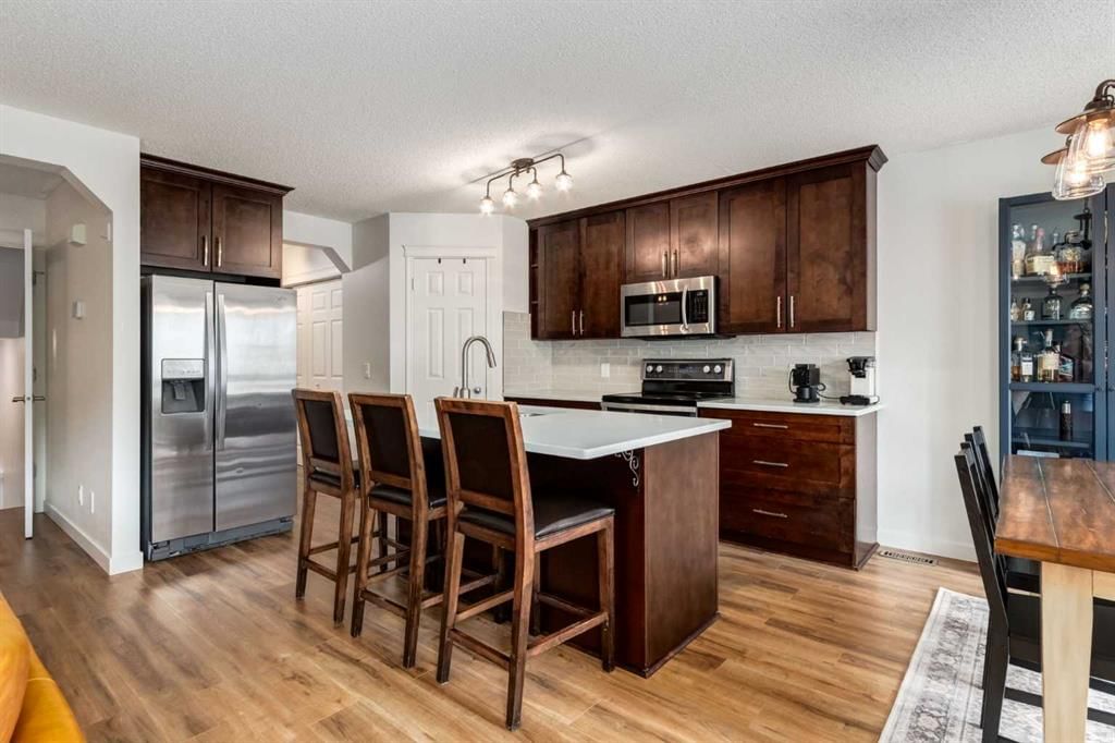 83 Valley Stream Circle NW, Calgary — photo 4 of 34