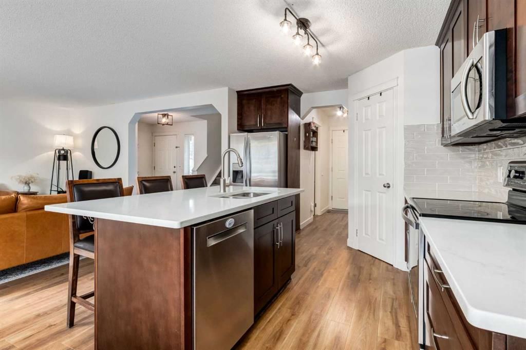 83 Valley Stream Circle NW, Calgary — photo 5 of 34
