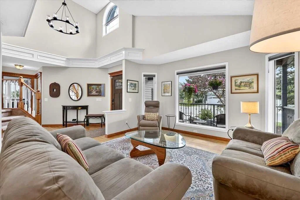 16 Rocky Ridge Landing NW, Calgary — photo 4 of 50