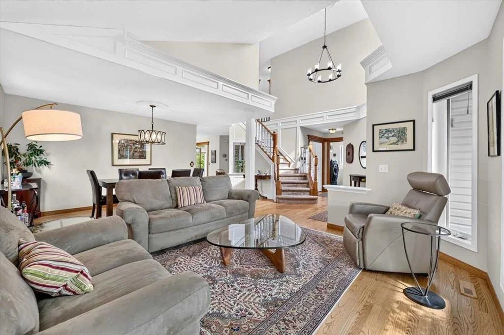 16 Rocky Ridge Landing NW, Calgary — photo 5 of 50