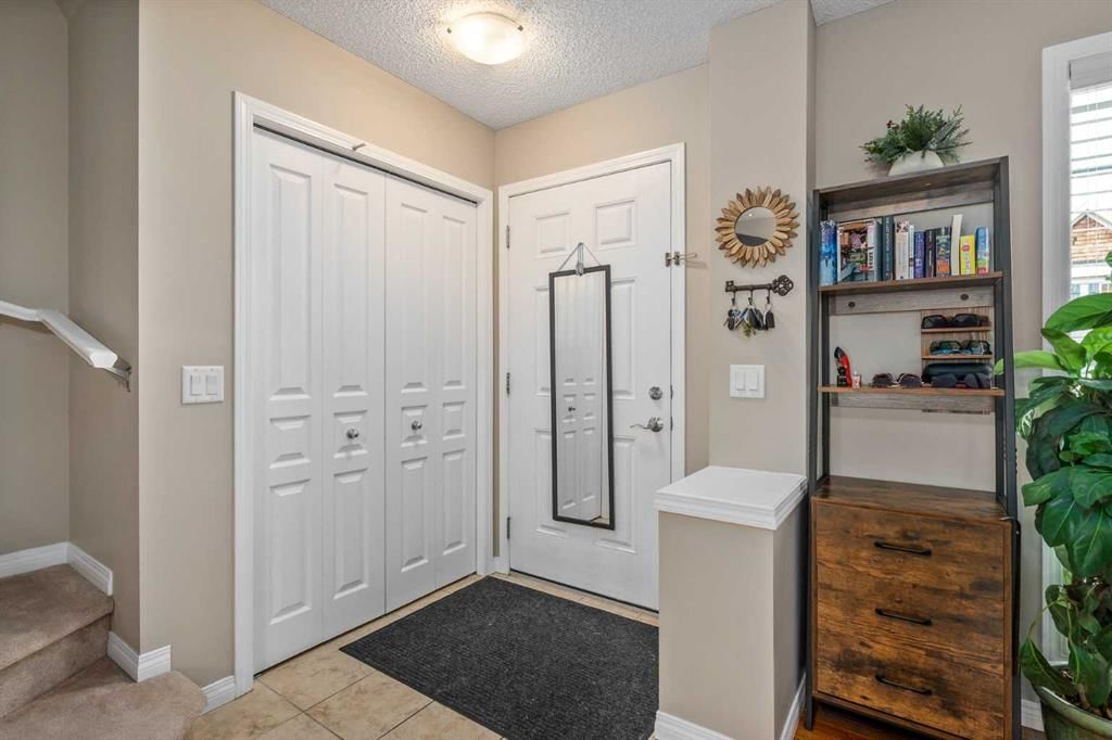 240 Elgin Meadows Gardens SE, Calgary — photo 4 of 35