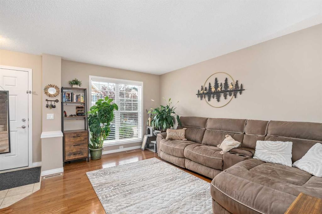 240 Elgin Meadows Gardens SE, Calgary — photo 5 of 35