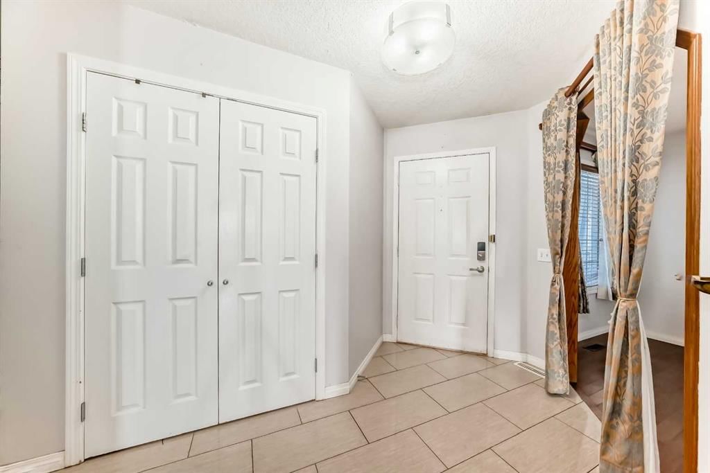 207 Eldorado Close NE, Calgary — photo 4 of 42