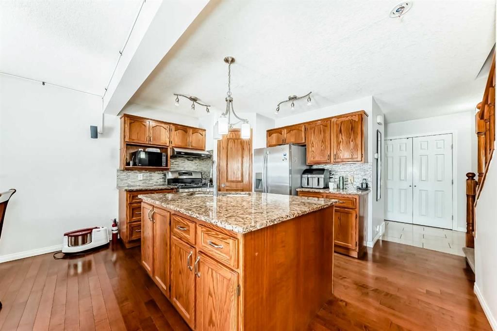 207 Eldorado Close NE, Calgary — photo 5 of 42