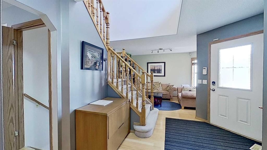 29 Harvest Glen Link NE, Calgary — photo 2 of 35
