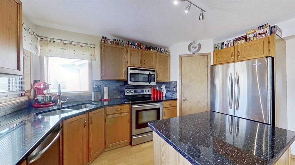 29 Harvest Glen Link NE, Calgary — photo 5 of 35