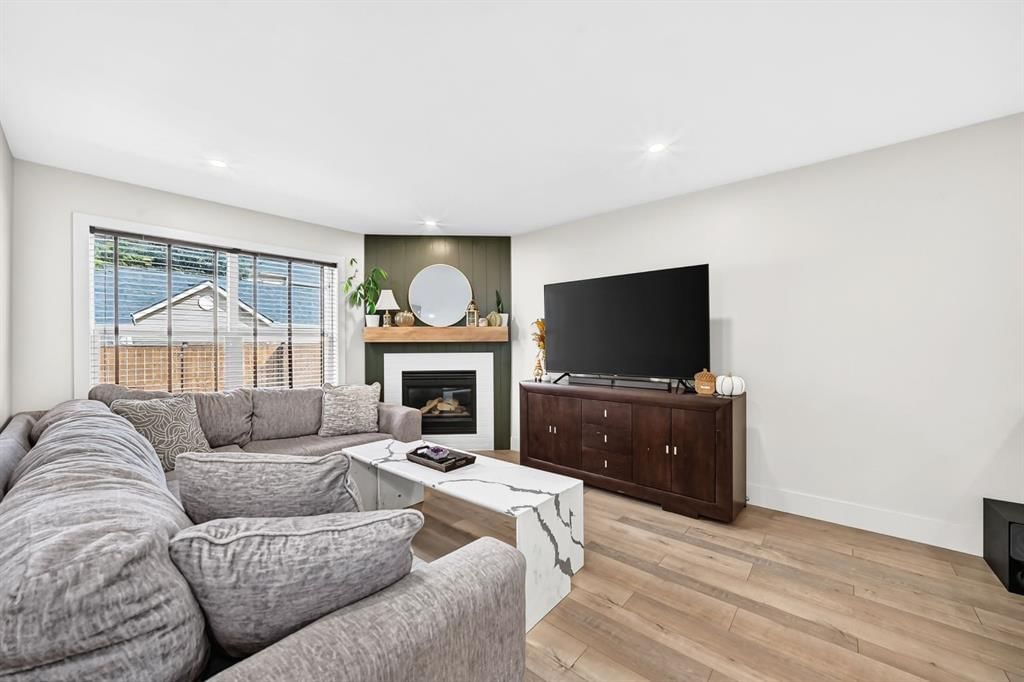 15226 Prestwick Boulevard SE, Calgary — photo 4 of 46