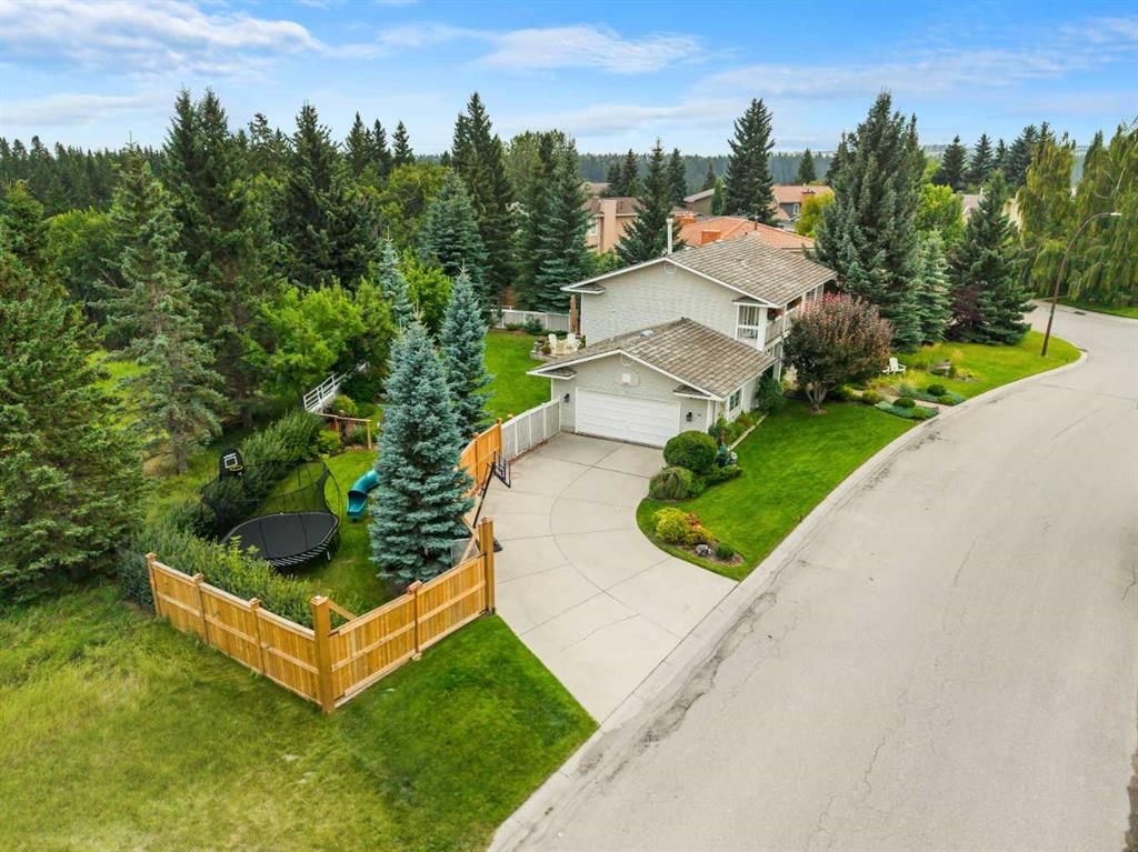 72 Woodacres Crescent SW, Calgary — photo 2 of 50